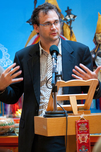 Dr. Antoine Lutz of the Waisman Lab for Brain-Imaging and Behavior, University of Wisonsin-Madison, presented research from his on-going study of novice and expert meditators.