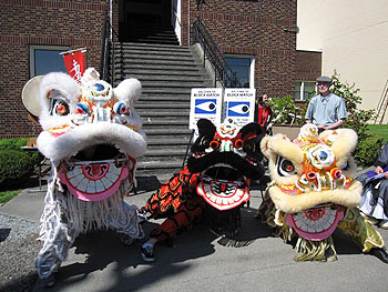 The Mak Fai Chinese lion dancers frightened evil spirits and delighted the audience at the opening of the Block Watch Dedication Ceremony.
